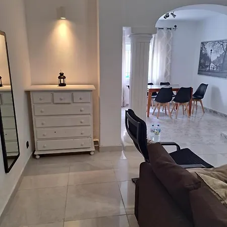 Ferienhaus Spacious In Noelia With Private Pool, Garden & Parking Benalmádena