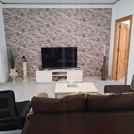 Spacious In Noelia With Private Pool, Garden & Parking Dom wakacyjny Benalmádena