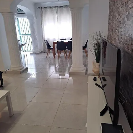 Spacious In Noelia With Private Pool, Garden & Parking Dom wakacyjny Benalmádena