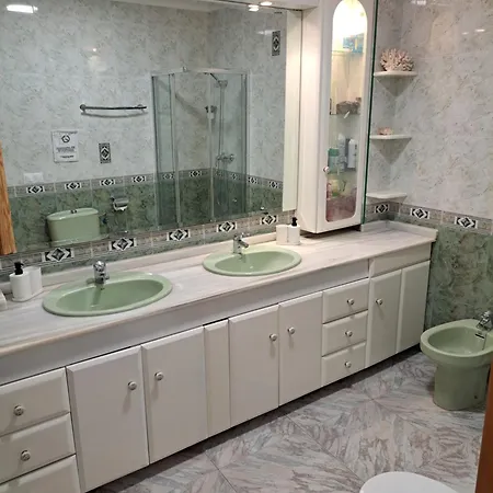 Spacious In Noelia With Private Pool, Garden & Parking Dom wakacyjny *