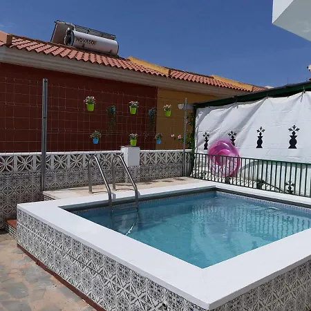 Spacious In Noelia With Private Pool, Garden & Parking Dom wakacyjny *